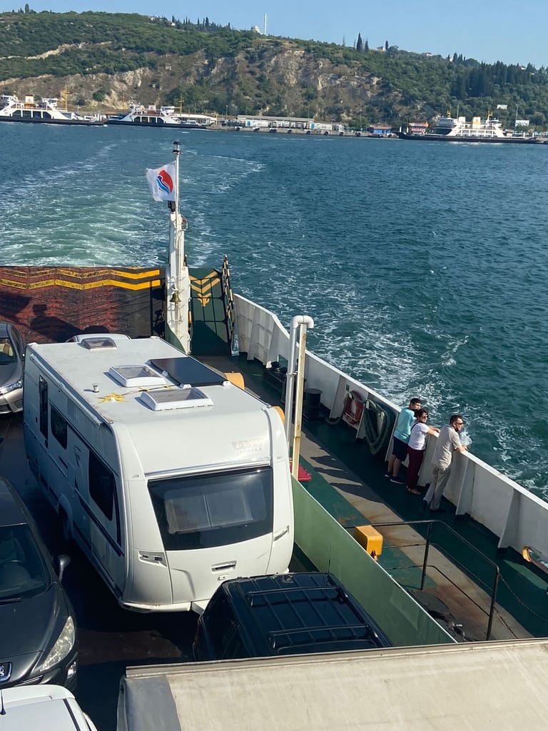 Deniz aşırı kamp yolculuğu